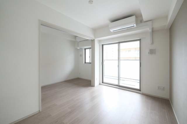 STANDZ新大阪の居間・リビング