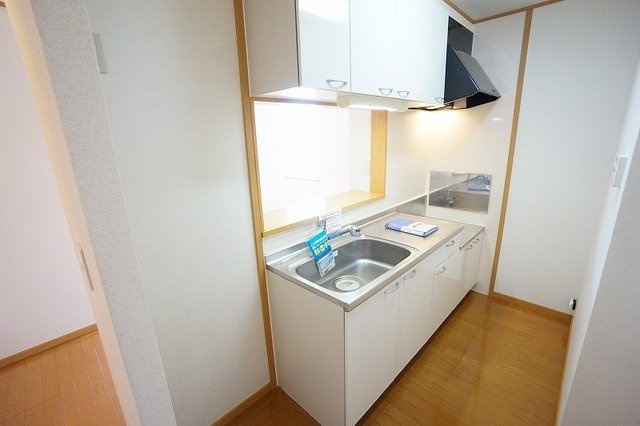 グリーンヒルズ旭Ａのキッチン|コンパクトなキッチンで掃除もラクラク