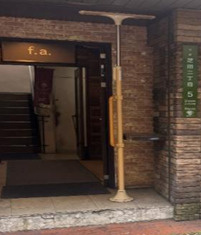 大阪市北区芝田２丁目の店舗事務所のエントランス