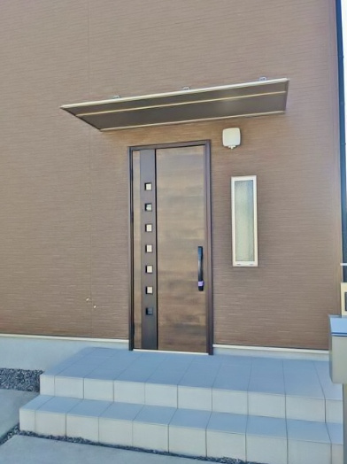【中古一戸建て】碧南市浅間町の玄関
