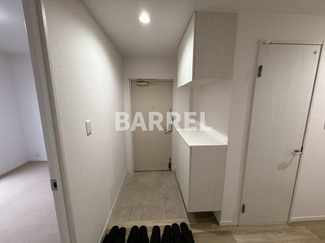 伏尾台A団地参号棟の玄関