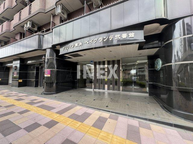 横浜市神奈川区東神奈川２丁目の賃貸マンションのエントランス