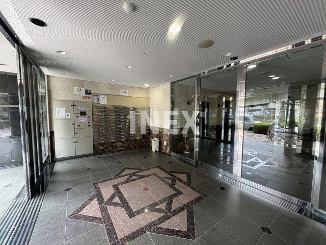 横浜市神奈川区東神奈川２丁目の賃貸マンションのロビー