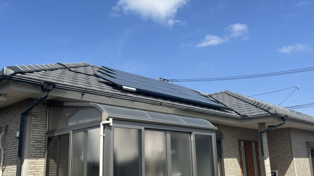 志布志インター近く高台一戸建ての発電・温水設備|太陽光パネル（設置7年）があります