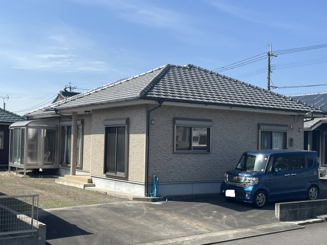 志布志インター近く高台一戸建ての外観|玄関は南東向きの４LDKの間取りの住宅です