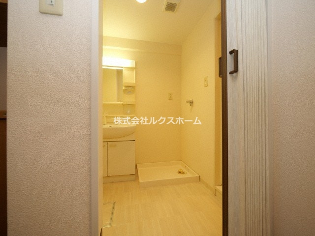 フィオーレつじの洗面所|明るい洗面所です