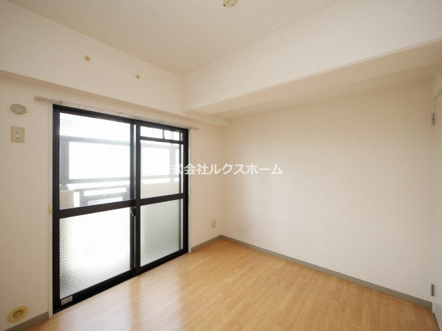 フィオーレつじの洋室|広々とした洋室です