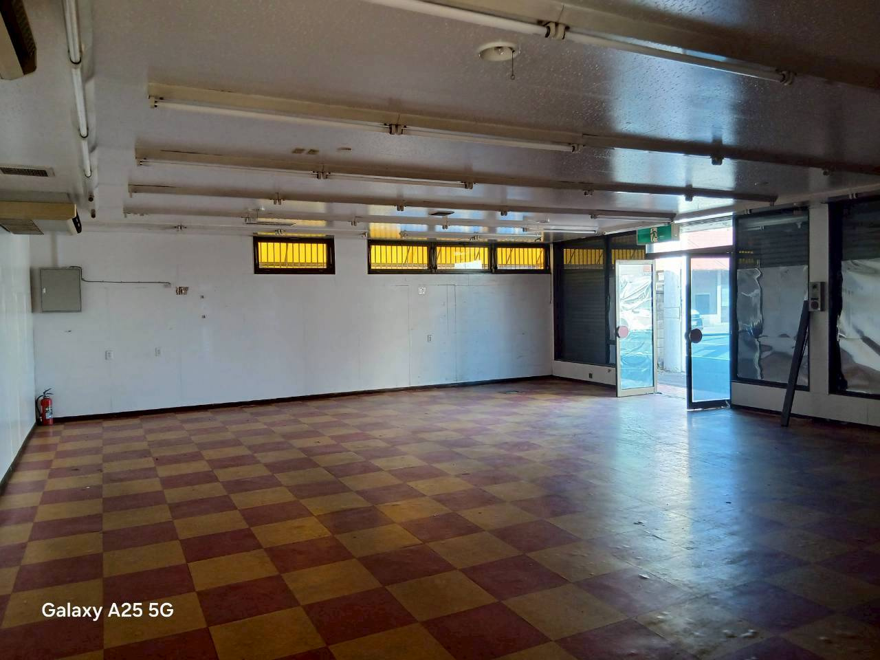 東平根岸様店舗の内装|中はこのようになっています