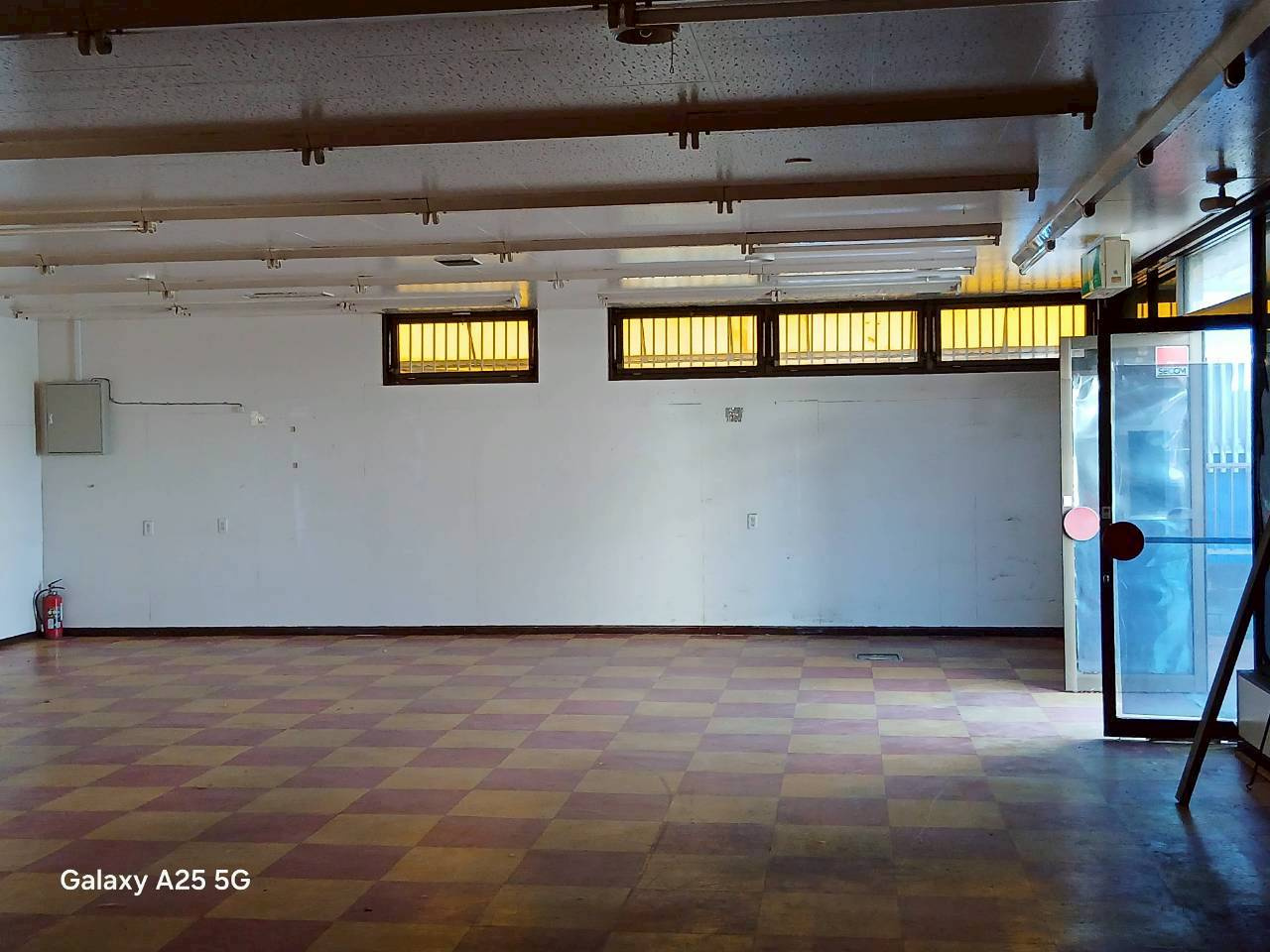 東平根岸様店舗の洋室|建物の内部です。