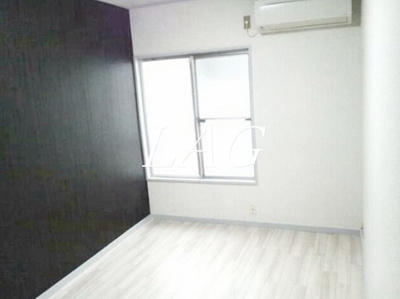 【居間・リビング】 | プラザドゥクリムゾン | 洋室のお部屋です。