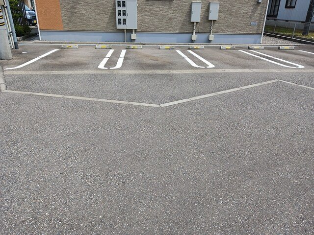 メゾン　ハピネスＣの駐車場|駐車スペースもあります