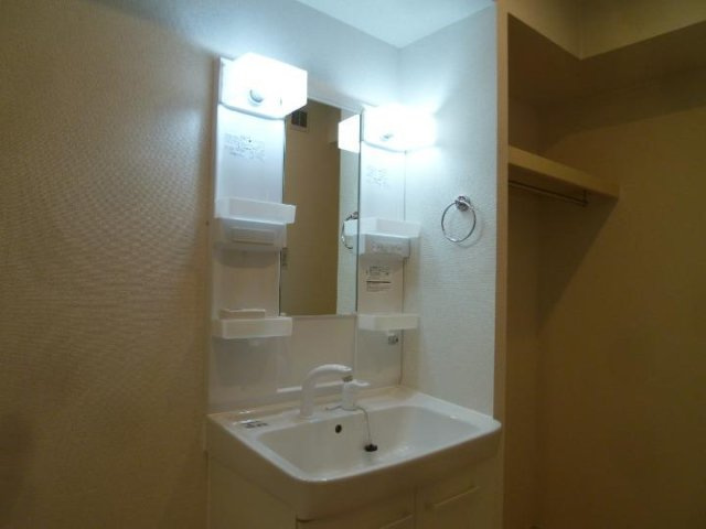 メゾン　ハピネスＣの洗面所|明るい洗面所です