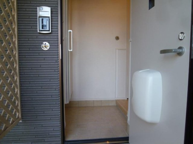 メゾン　ハピネスＣの玄関|明るい玄関です