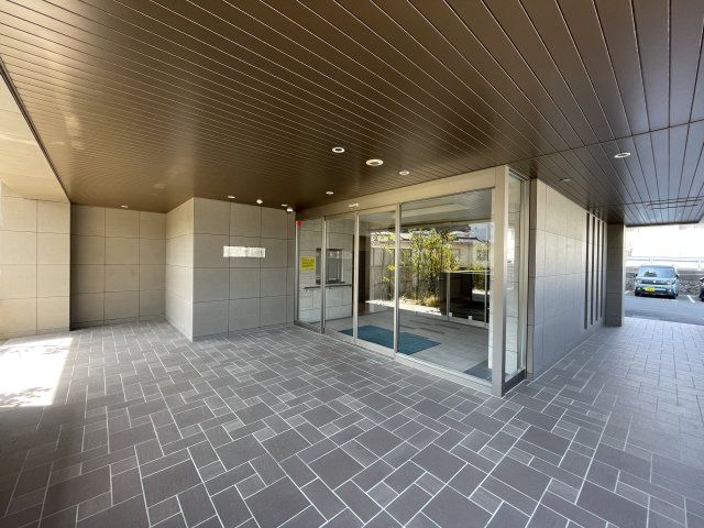 アルファスマート滑石中央のエントランス