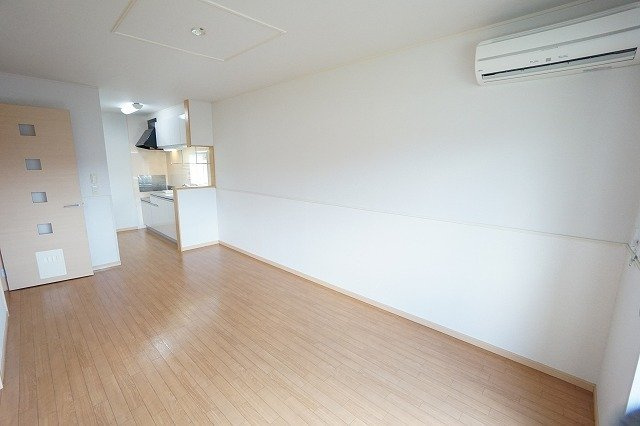 ウェイホームやまのくちＢの居間・リビング|使いやすいリビングです