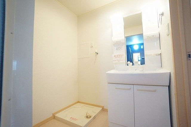 ウェイホームやまのくちＢの洗面所|コンパクトで使いやすい洗面所