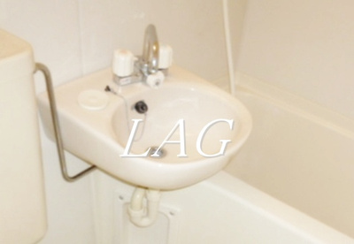 【洗面所】 | インベスト西大井 | 洗面台です。