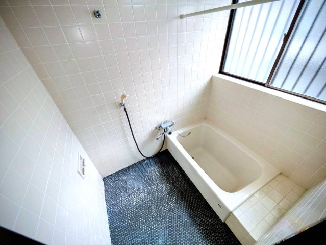和歌山市西庄　中古戸建の浴室
