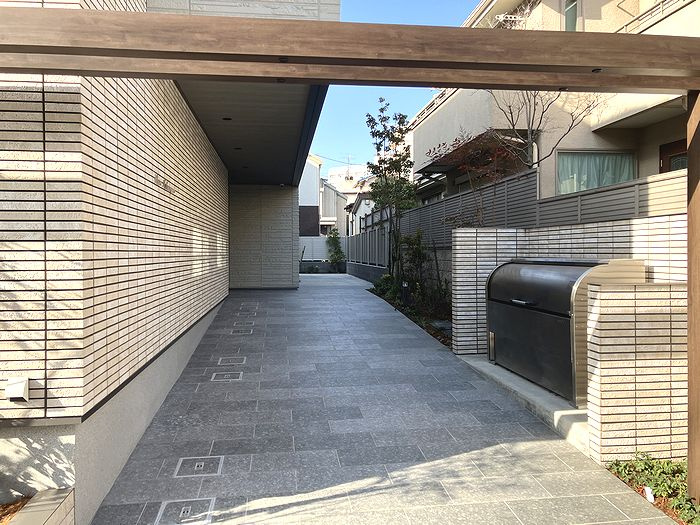 パセオ中目黒　新築　断熱等性能等級6　住宅性能評価　高遮音床システムのエントランス