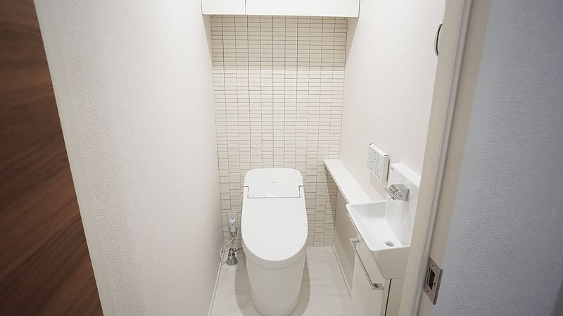 パセオ中目黒　新築　断熱等性能等級6　住宅性能評価　高遮音床システムのトイレ