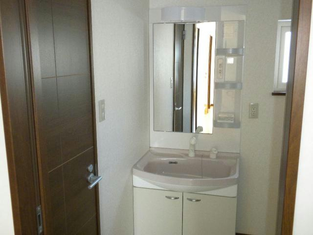 Town　K&K-M棟の洗面所