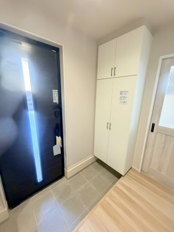 三郷市高州1丁目　新築戸建　全1棟の玄関|同施工会社の参考写真になります。