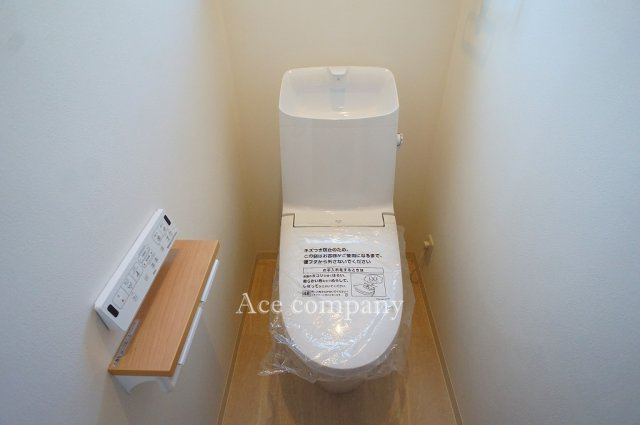 【トイレ】 | 八尾市久宝園2丁目 | トイレは1階と2階の各階に完備♪ともに同仕様のシャワートイレ新調です☆