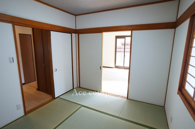 【内装】 | 八尾市久宝園2丁目 | 【1階：和室4.5帖】畳表替え済み☆2WAYドアです♪