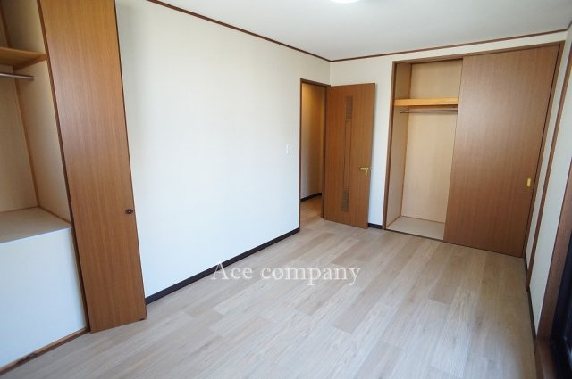 【寝室】 | 八尾市久宝園2丁目 | 【2階：洋室7.5帖】2ヶ所にクローゼット完備です♪