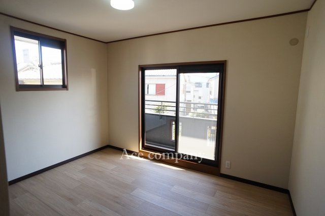 【子供部屋】 | 八尾市久宝園2丁目 | 【2階：東側洋室6.5帖】南面のバルコニーに面しています☆