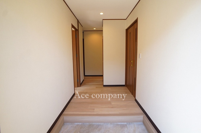 【玄関】 | 八尾市久宝園2丁目 | ゆとりある玄関ホール♪廊下2ヶ所に収納あります♪