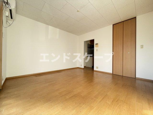 ルミエール日吉の居間・リビング|高崎、前橋エリアのお部屋探しはエンドスケープまで！お客様の理想お聞かせ下さい♪