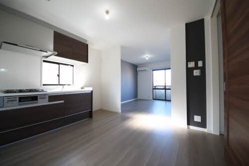 フレグランスガーデンB棟の居間・リビング|使いやすいリビングです