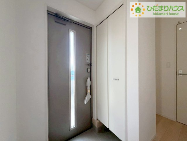 いわき市常磐西郷町第１０　新築戸建　3号棟の玄関|スニーカーマニアも納得の天井まであるシューズボックス!(^^)!