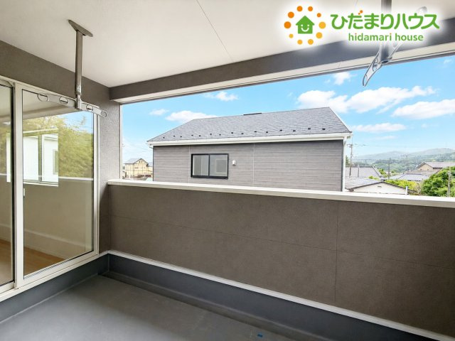 高萩市高萩第2　新築戸建　1号棟のバルコニー|広々としたバルコニーは、大量の洗濯物を干しても余裕！お布団だって、家族全員分をいっきに干せますね(^O^)