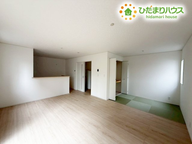 高萩市高萩第2　新築戸建　1号棟の居間・リビング|お子様が元気に遊べる広々としたリビングです。