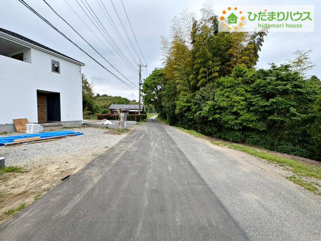 高萩市高萩第2　新築戸建　2号棟の前面道路含む現地写真|カースペースは2台分確保!(^^)!