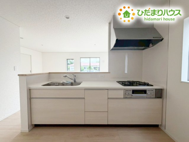 高萩市高萩第2　新築戸建　2号棟のキッチン|家族と会話しながら料理できるオープンカウンター♪