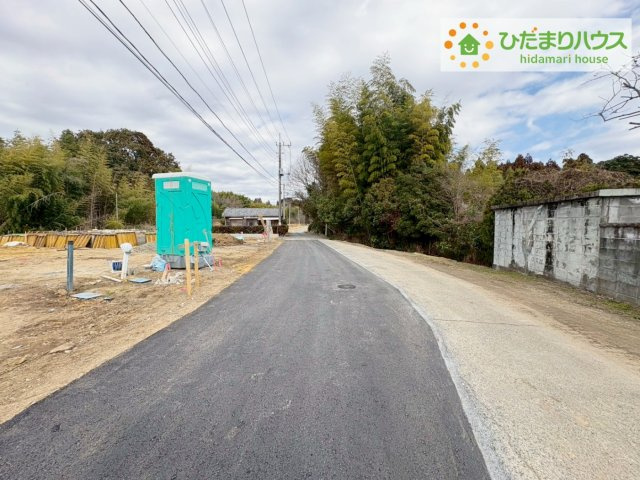 高萩市高萩第2　新築戸建　3号棟の前面道路含む現地写真|ご家族でお車に乗る方に！駐車場2台分あります！