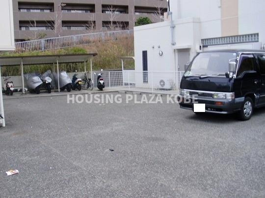 学園カリスの駐車場