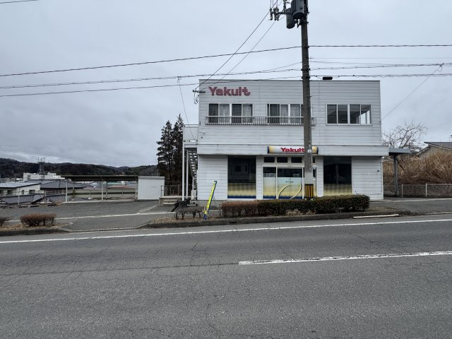 想定年間賃料　180万　想定利回り　8.1％　鉄骨造の外観