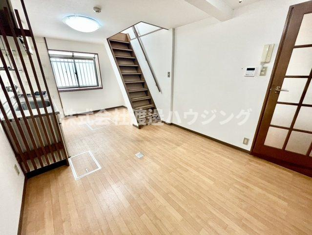 七松町2丁目貸家の居間・リビング