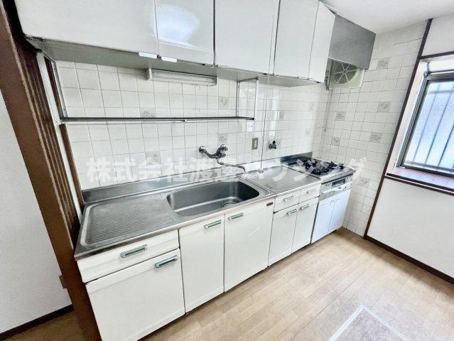 七松町2丁目貸家のキッチン