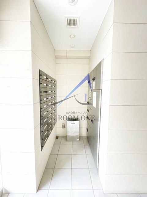 Ｅｘｃｌｕｓｉｖｅ　Ｌｉｅｎ高島平のその他共用部分|集合ポストと宅配ボックスです。