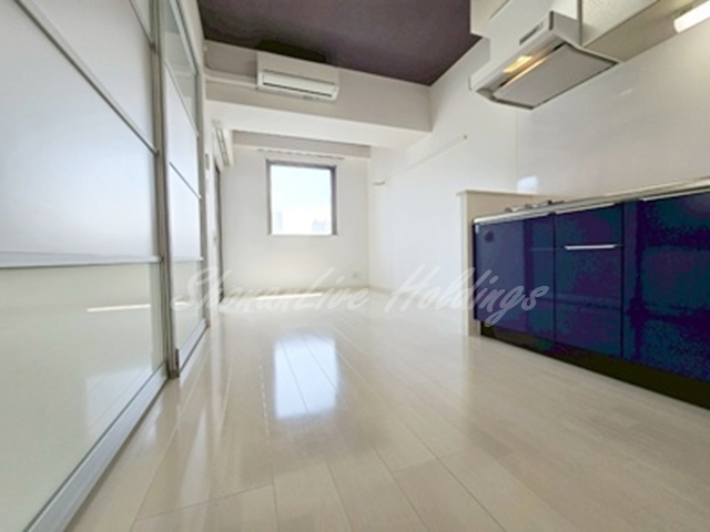 エフ・パークレジデンス東神奈川の居間・リビング|9.5帖の洋室♪