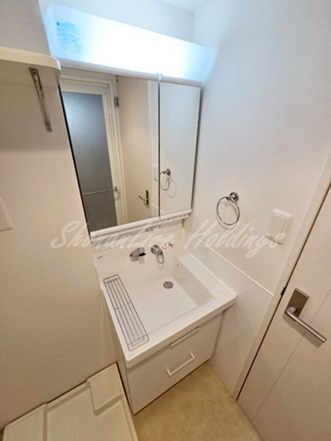 エフ・パークレジデンス東神奈川の洗面所|シャワー付き洗面台♪