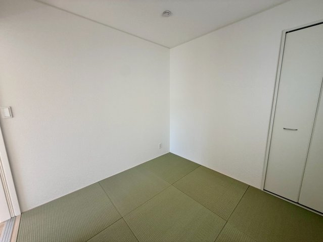 クレイドルガーデン宜野座村漢那 第２・３号棟の和室|生活に和の趣をもたらす畳の部屋4.5帖・押し入れ収納付き