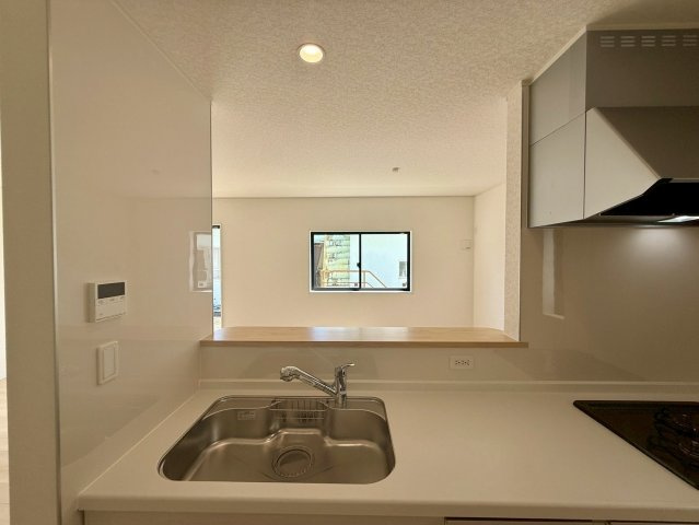 クレイドルガーデン宜野座村漢那 第２・３号棟のキッチン|リビングを見渡せるので、料理中も家族との時間を楽しめる対面キッチン