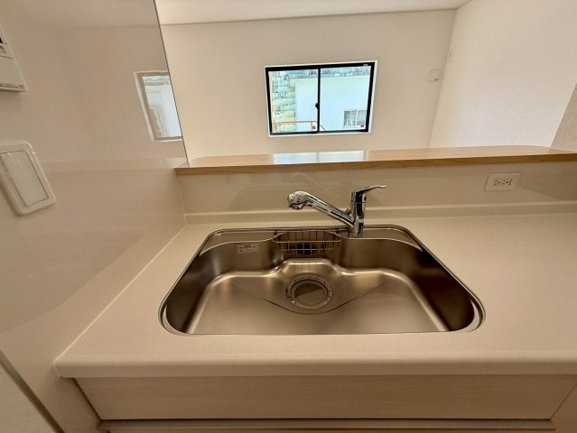 クレイドルガーデン宜野座村漢那 第２・３号棟のキッチン|浄水器付きキッチンの流し台
