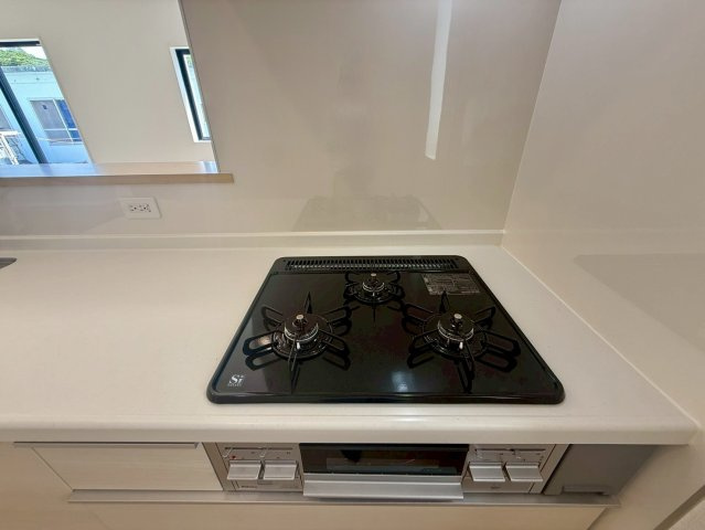 クレイドルガーデン宜野座村漢那 第２・３号棟のキッチン|ガスコンロ３口